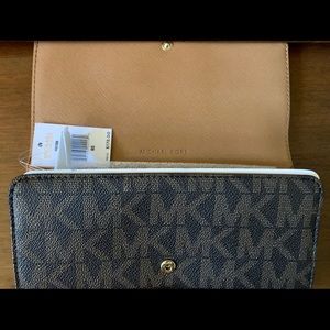 Michael Kors Bags - NWT Michael Kors FULTON Wallet Michael Kors Bags - NWT Michael Kors FULTON Wallet